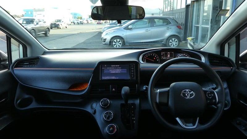 2016 Toyota Sienta 7 seater Carousel 17