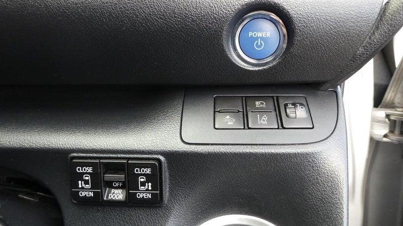 2017 Toyota Sienta Hybrid 7 Seats! Carousel 9