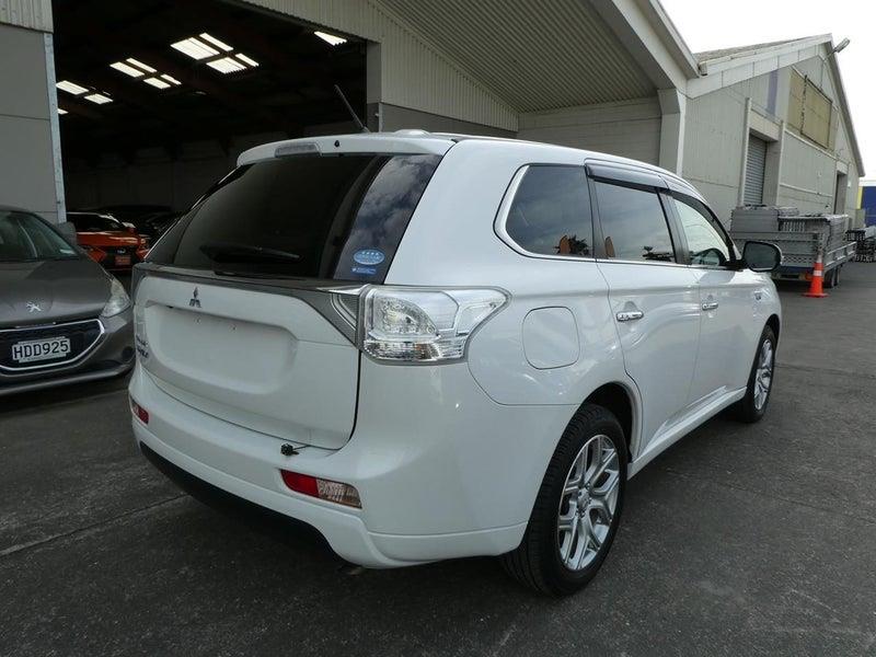 2013 Mitsubishi Outlander PHEV 2.0G PREMIUM PACKAGE Carousel 3