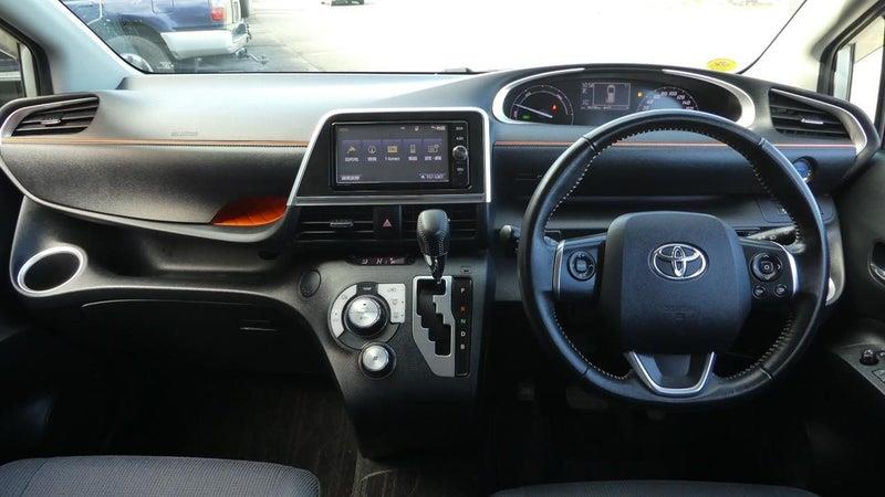 2017 Toyota Sienta Hybrid 7 Seats! Carousel 17