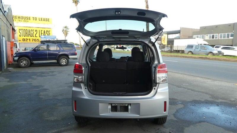 2014 Toyota Spade F Carousel 17