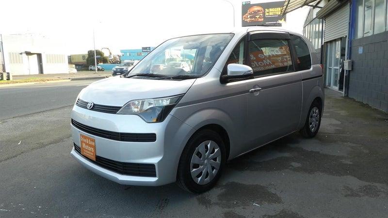 2014 Toyota Spade F Carousel 11