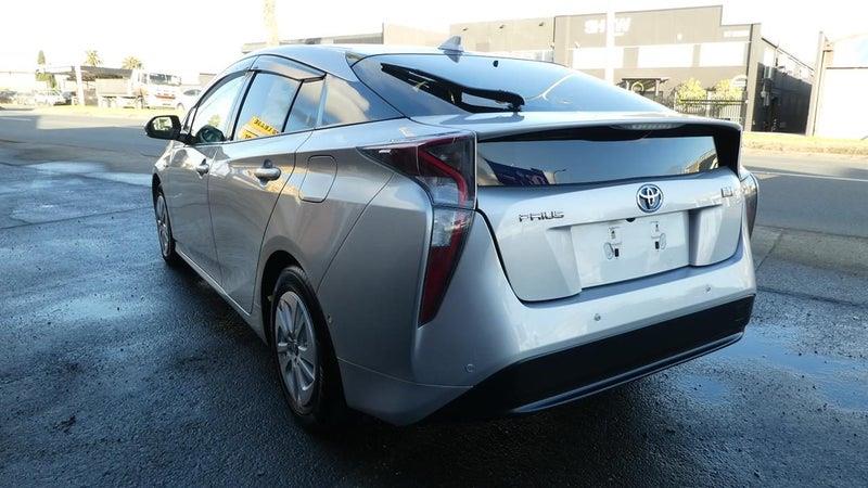 2018 Toyota Prius S model Carousel 4