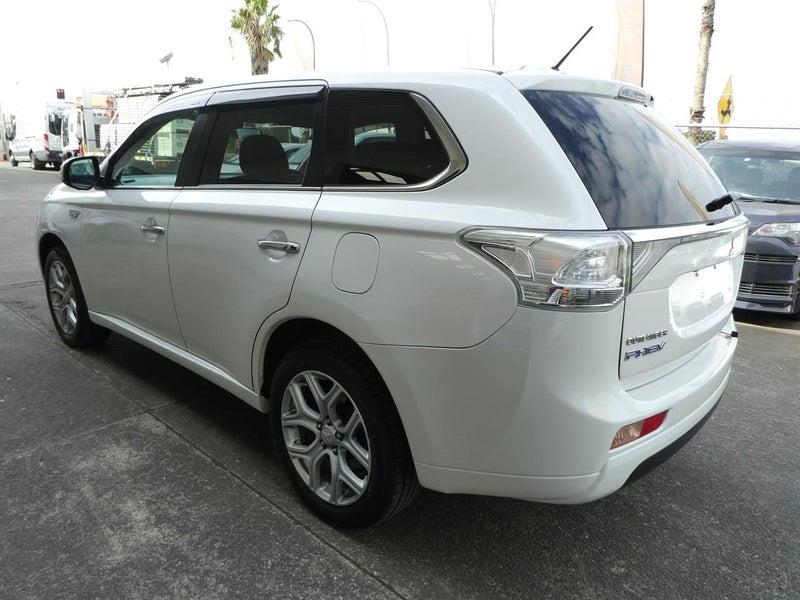 2013 Mitsubishi Outlander PHEV 2.0G PREMIUM PACKAGE Carousel 6