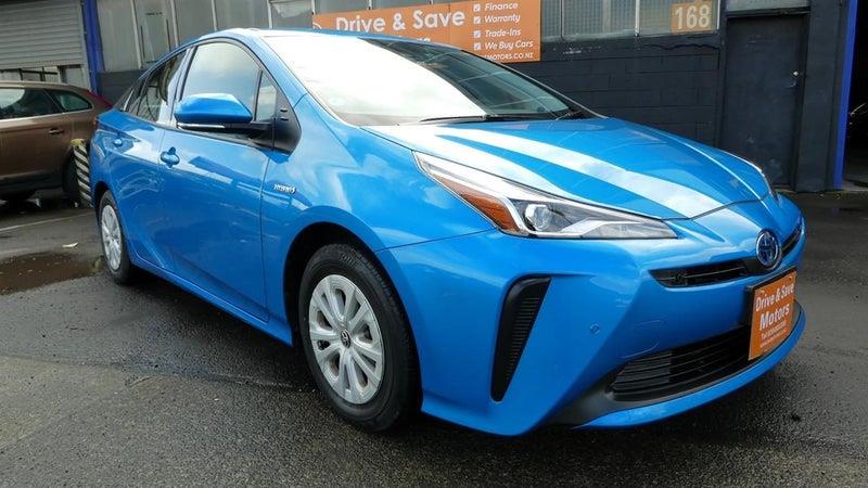 2019 Toyota Prius S MODEL! Keyless entry. Carousel 1