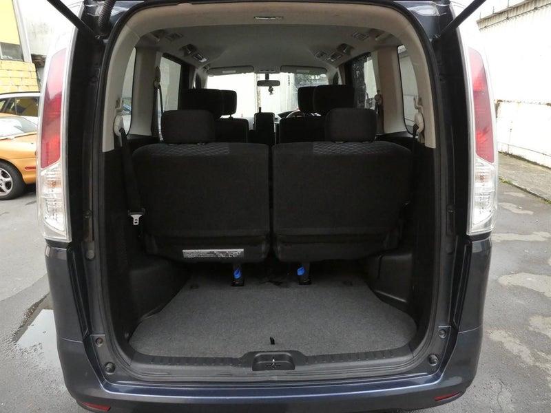 2011 Nissan Serena Carousel 13