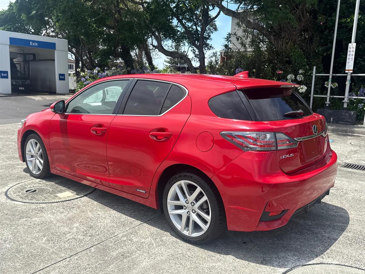 2017 Lexus CT 200h Carousel 6