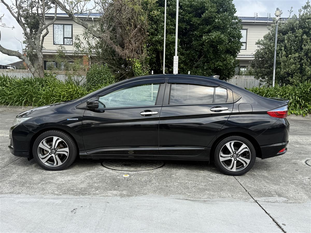2015 Honda Grace HYBRID Carousel 3