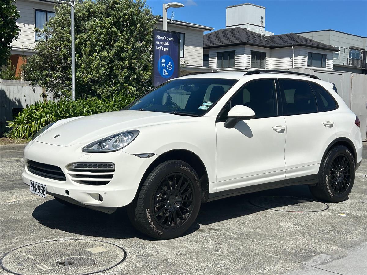 2012 Porsche Cayenne 4 DOOR SUV Carousel 4