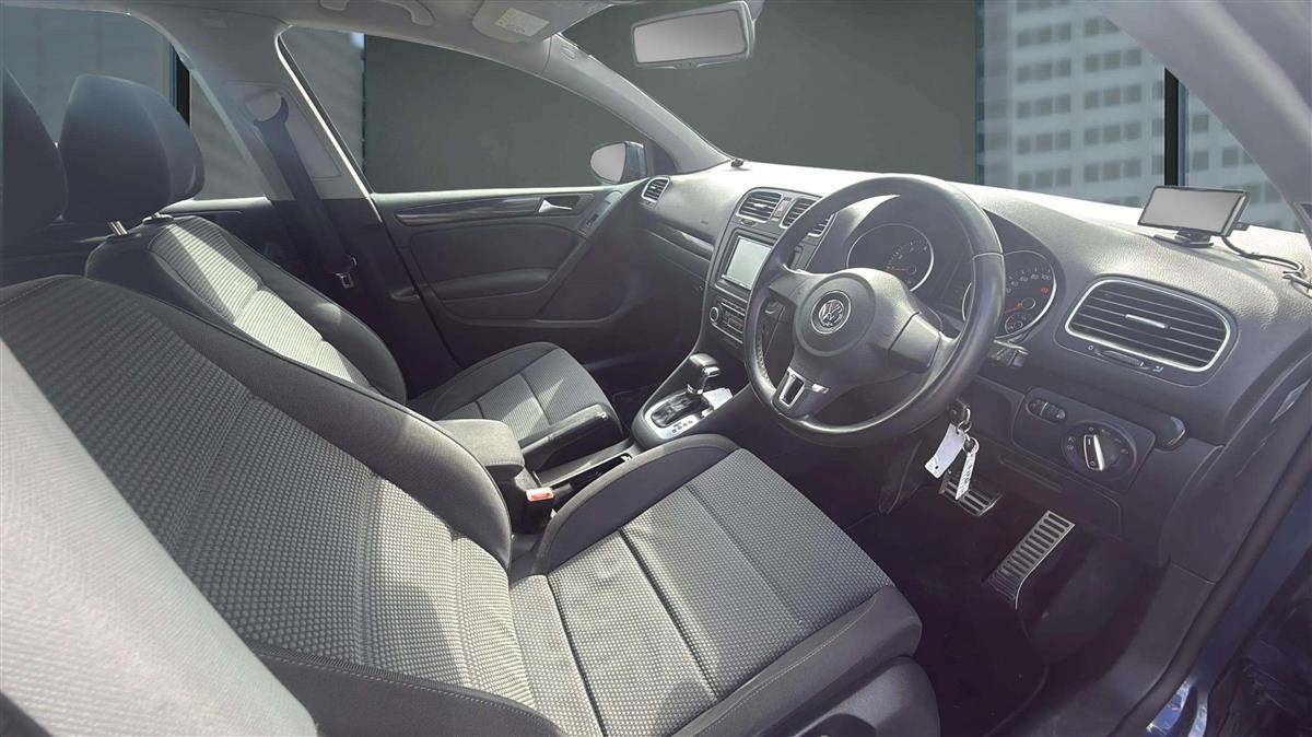2010 Volkswagen Golf Carousel 9