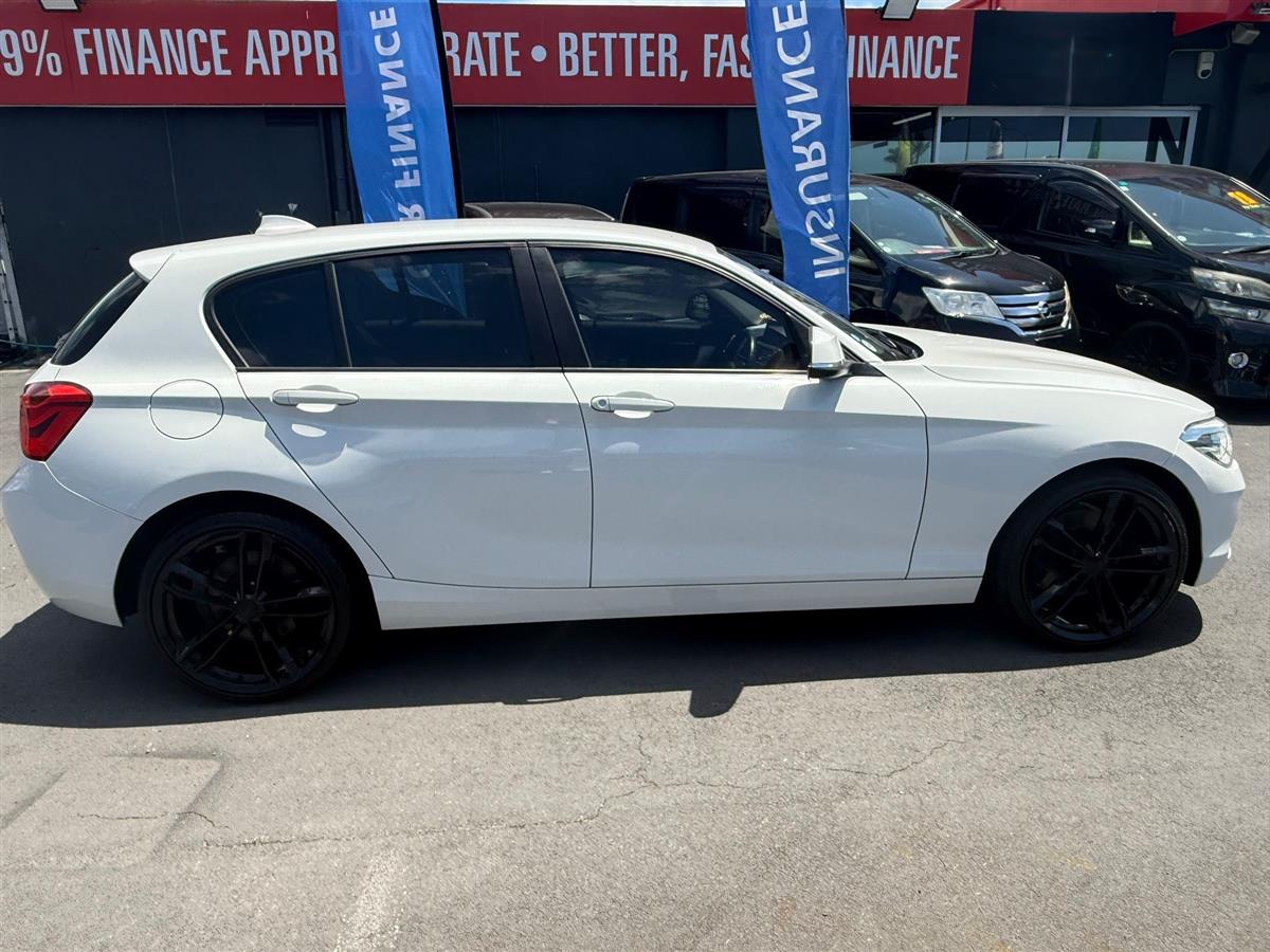 2016 BMW 118i Carousel 6