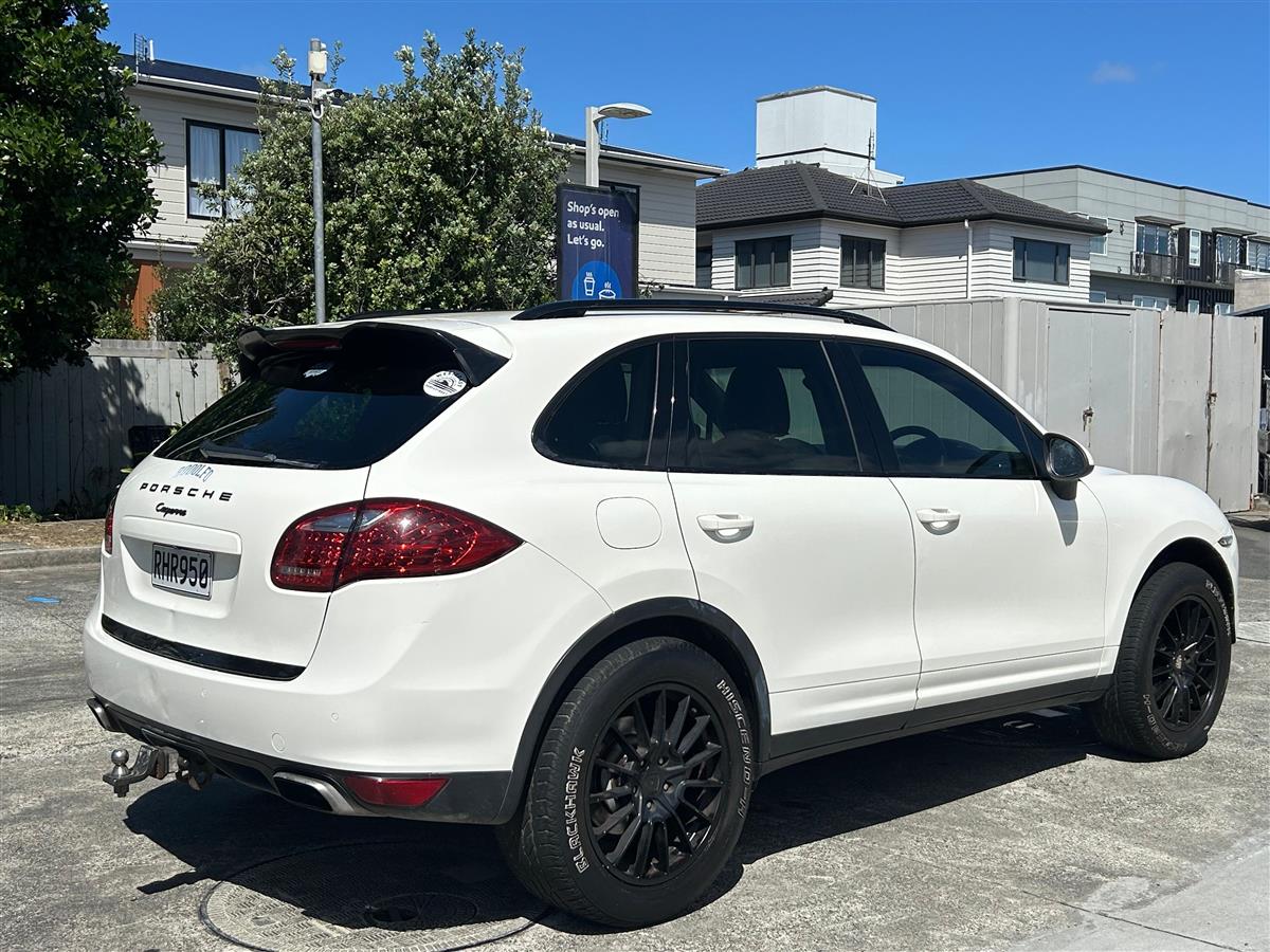 2012 Porsche Cayenne 4 DOOR SUV Carousel 6