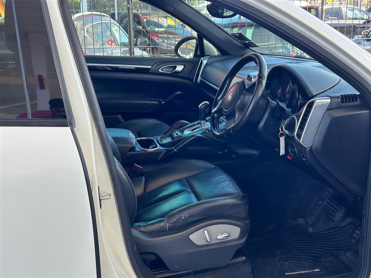 2012 Porsche Cayenne 4 DOOR SUV Carousel 13