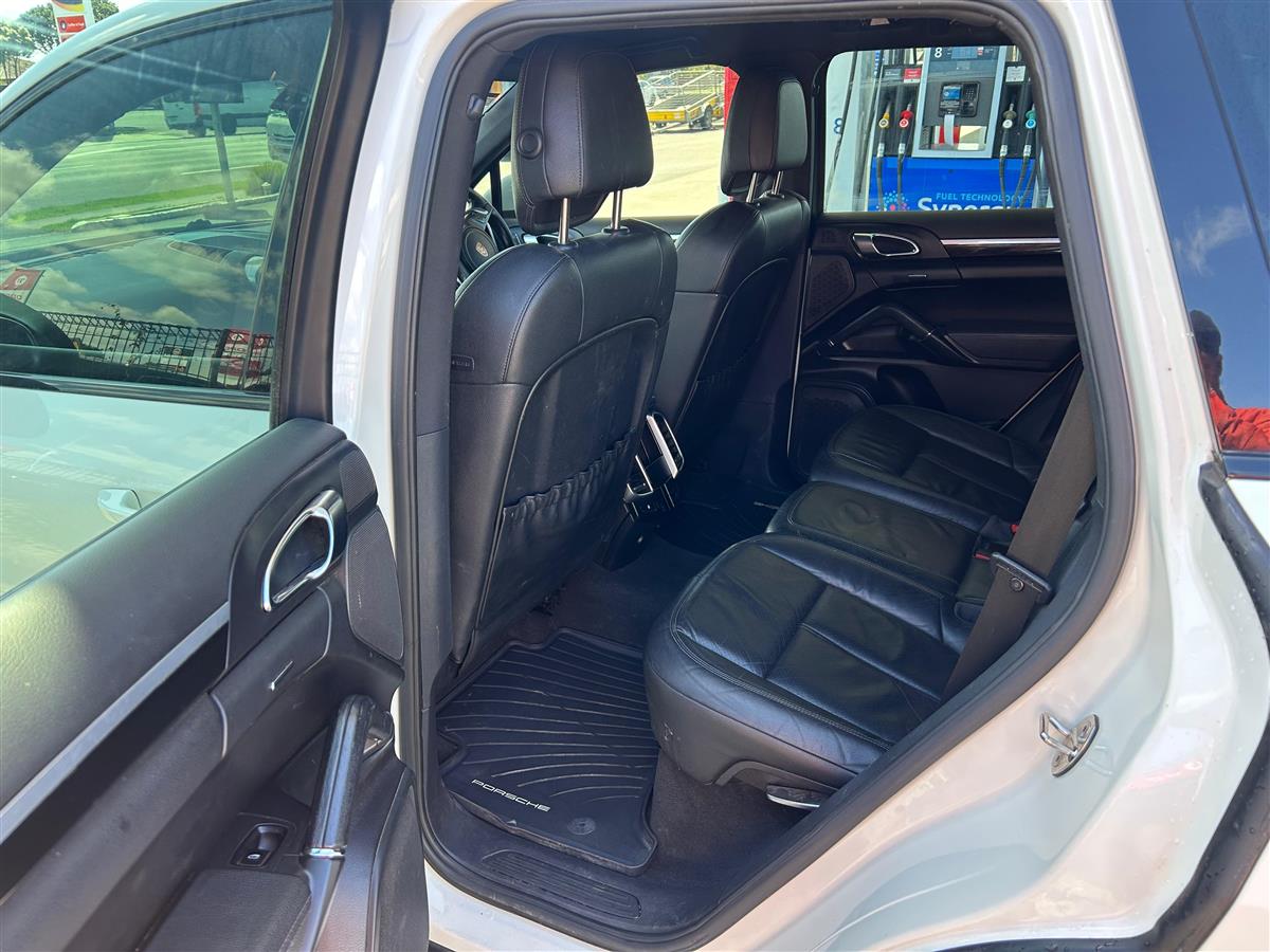 2012 Porsche Cayenne 4 DOOR SUV Carousel 11