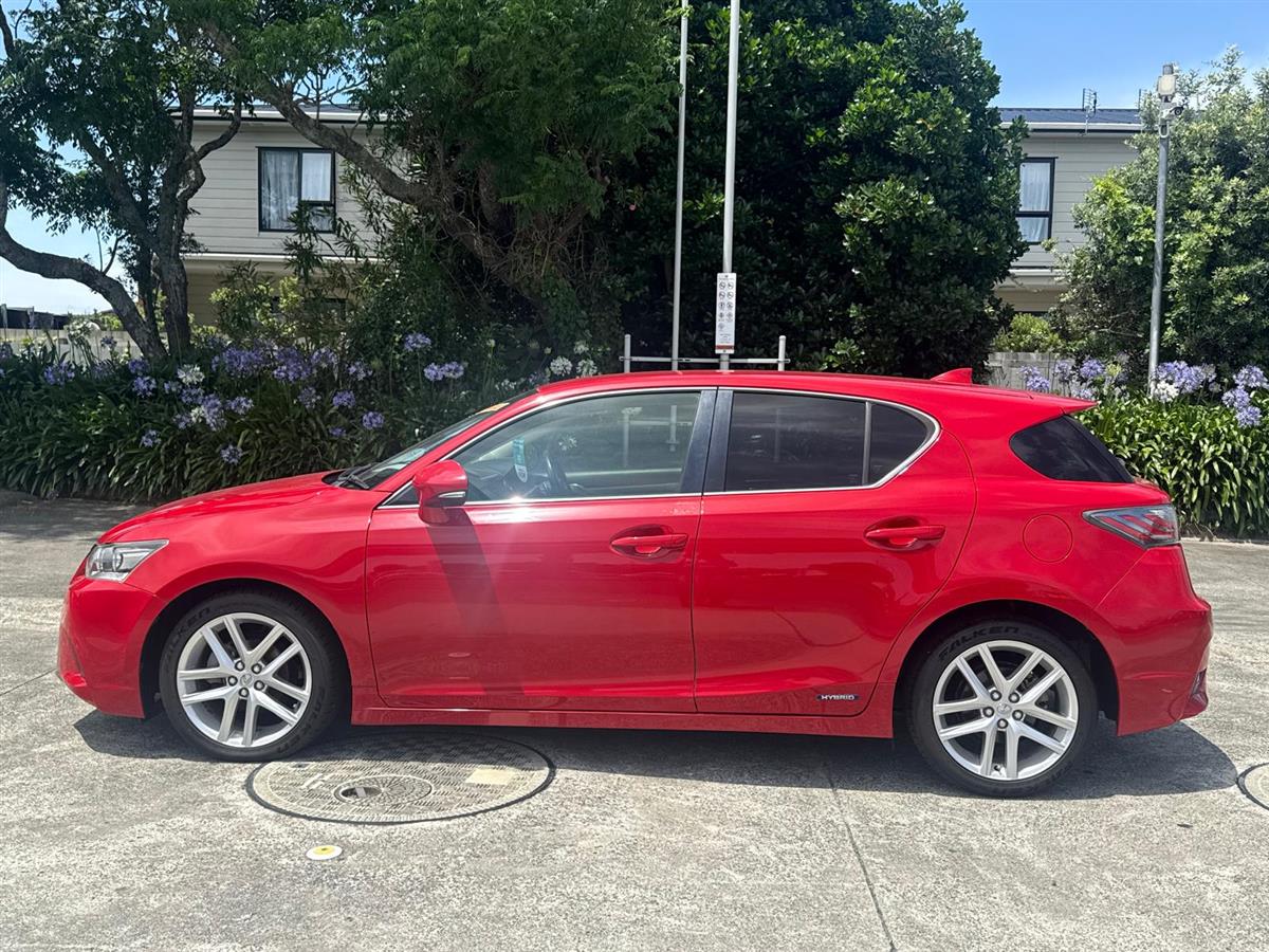 2017 Lexus CT 200h Carousel 3