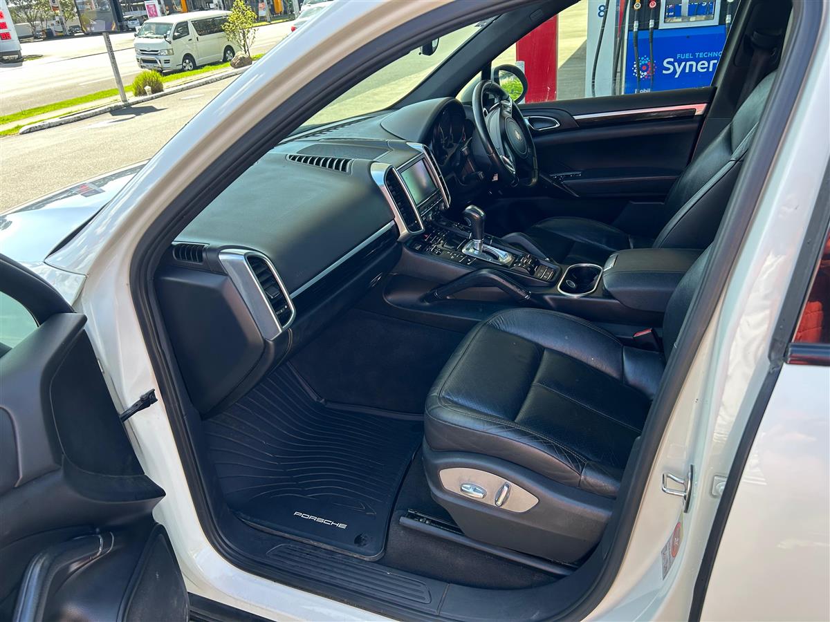 2012 Porsche Cayenne 4 DOOR SUV Carousel 10