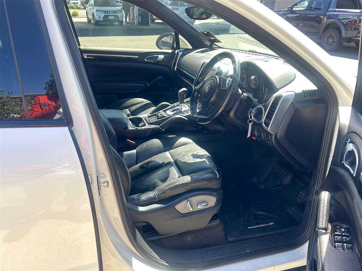 2012 Porsche Cayenne 4 DOOR SUV Carousel 16