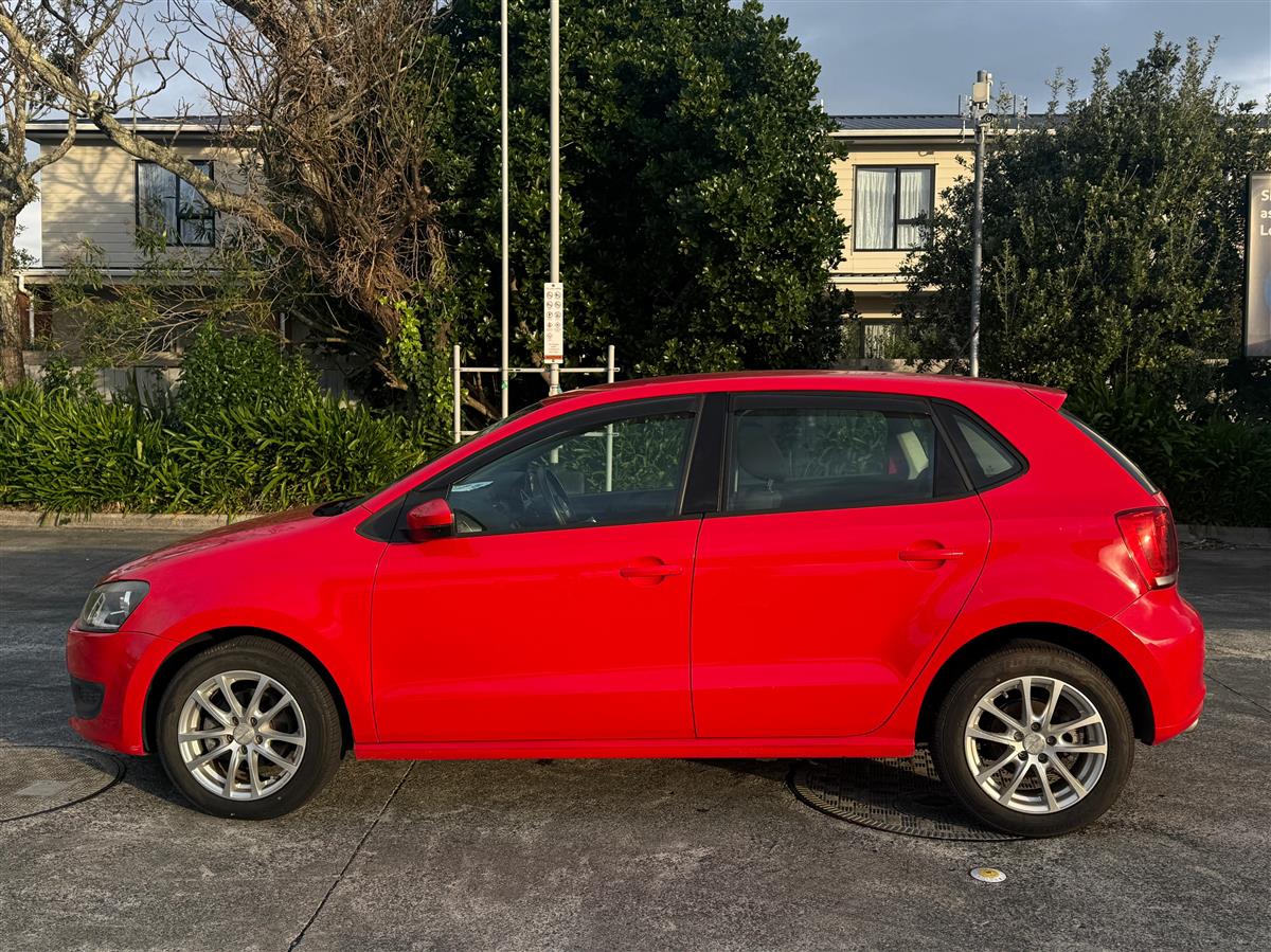 2011 Volkswagen Polo Carousel 4