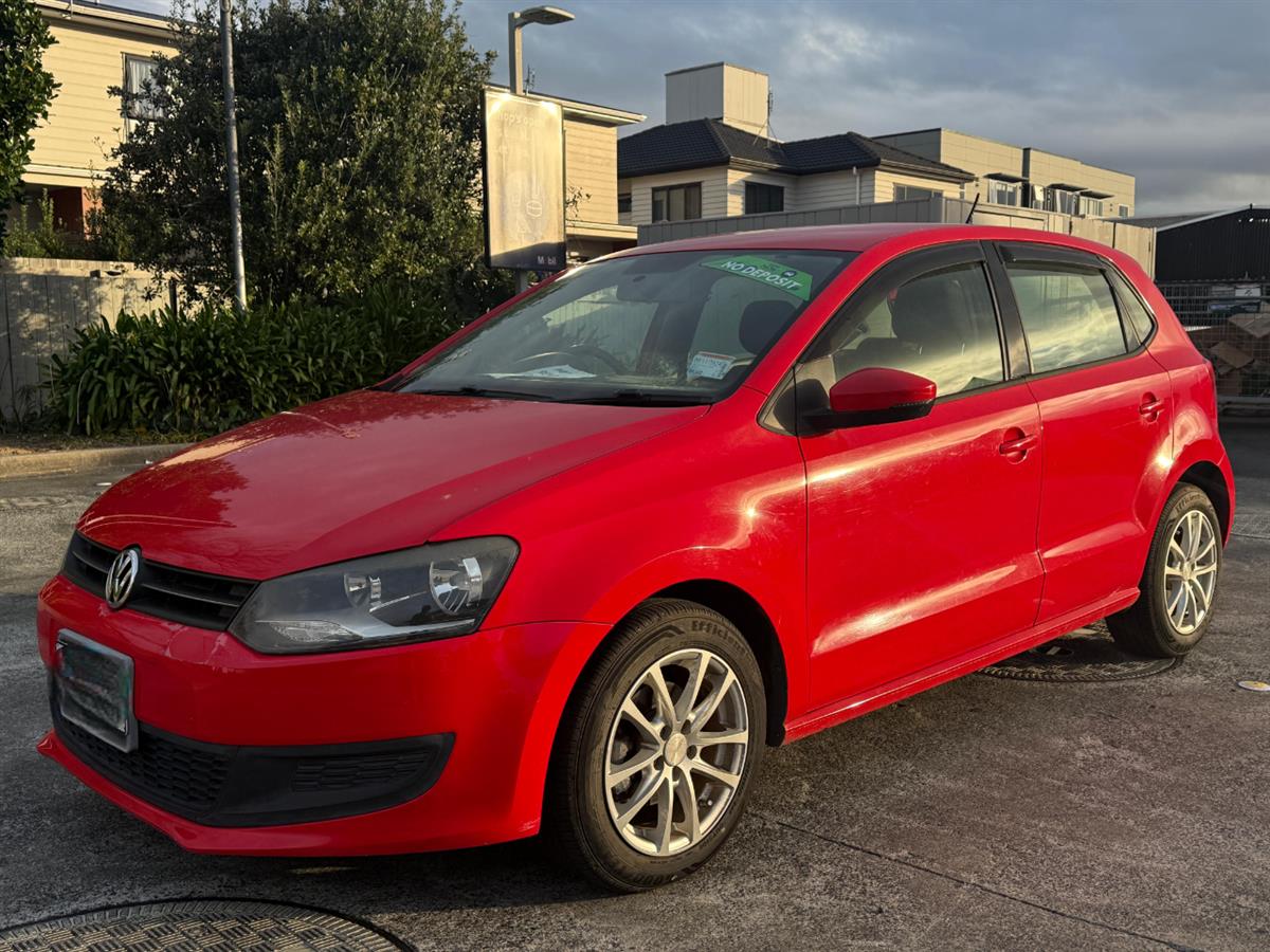 2011 Volkswagen Polo Carousel 2