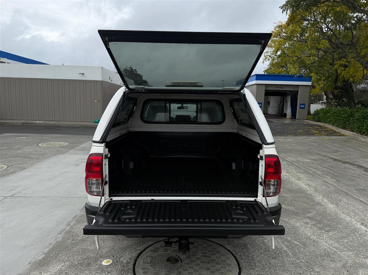 2018 Toyota Hilux S TD DC 2.8D/5MT/UT Carousel 8