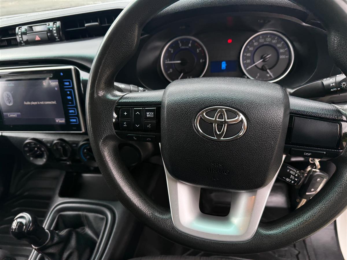 2018 Toyota Hilux S TD DC 2.8D/5MT/UT Carousel 14