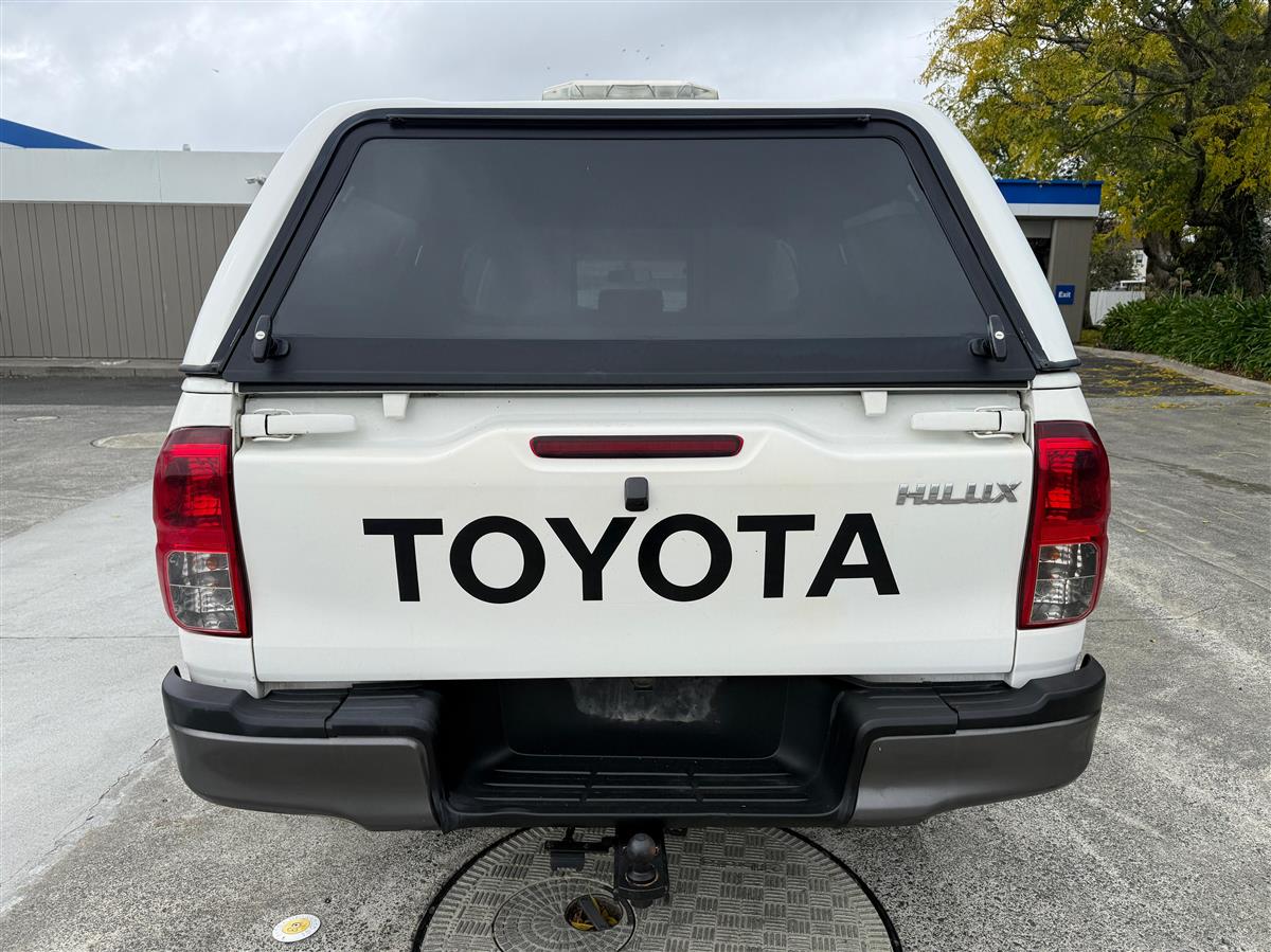 2018 Toyota Hilux S TD DC 2.8D/5MT/UT Carousel 7