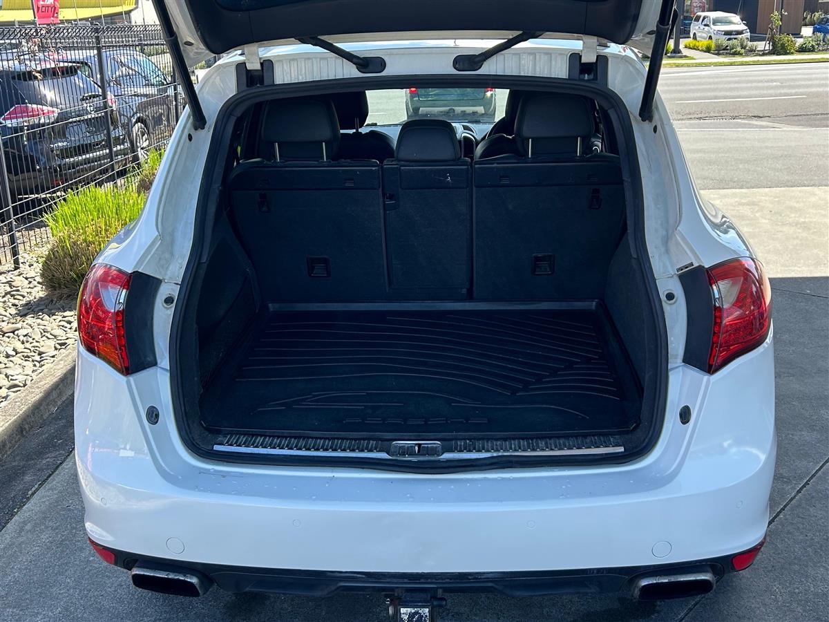 2012 Porsche Cayenne 4 DOOR SUV Carousel 8