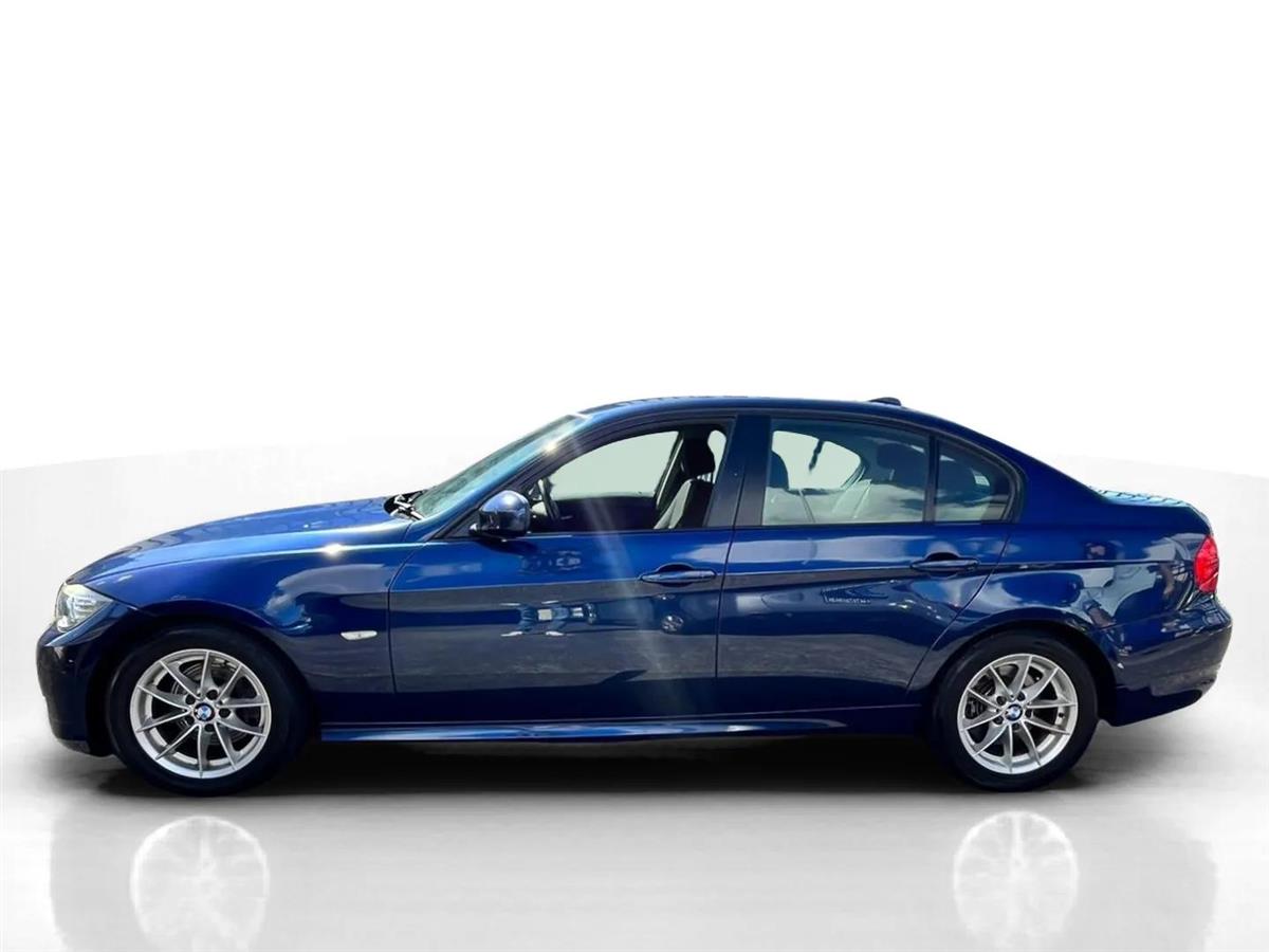 2010 BMW 320i Carousel 2