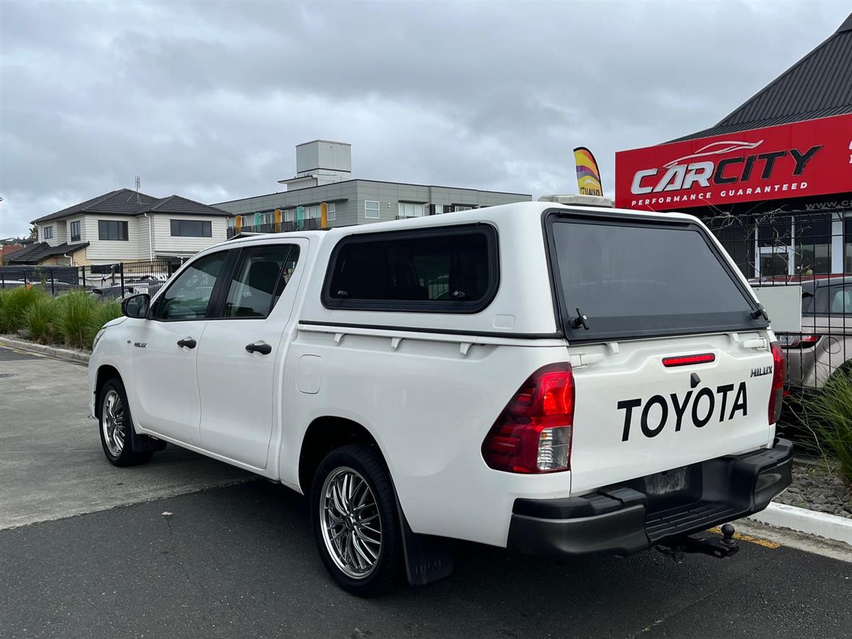 2018 Toyota Hilux S TD DC 2.8D/5MT/UT Carousel 5