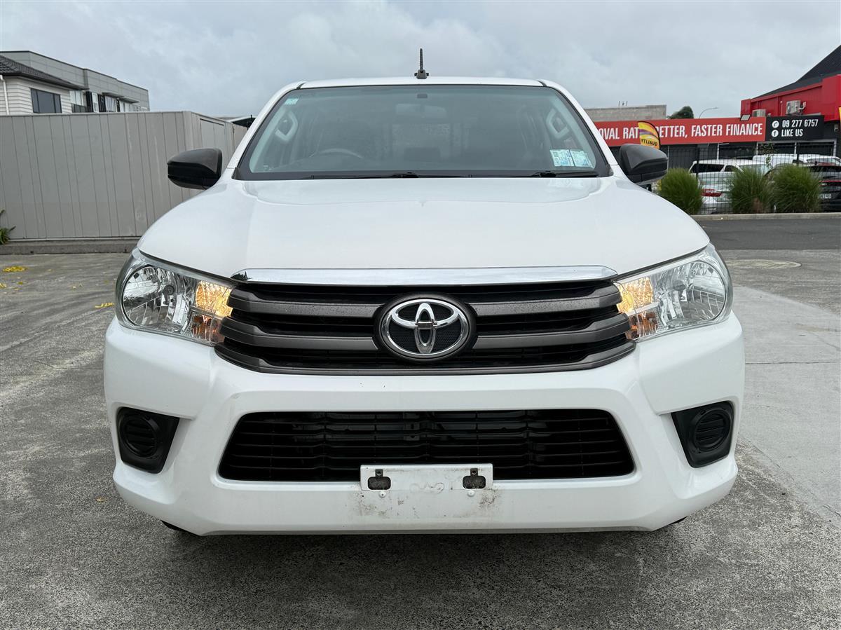2018 Toyota Hilux S TD DC 2.8D/5MT/UT Carousel 6