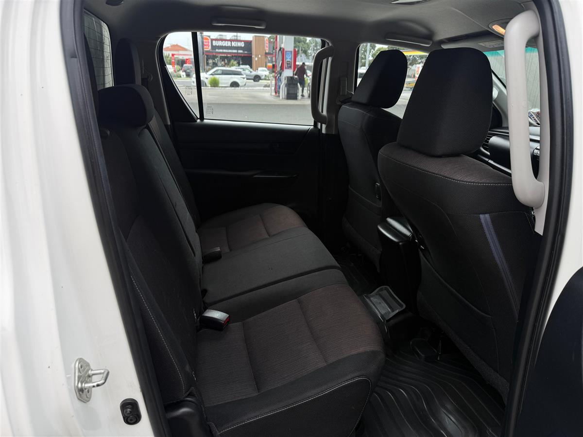 2018 Toyota Hilux S TD DC 2.8D/5MT/UT Carousel 11