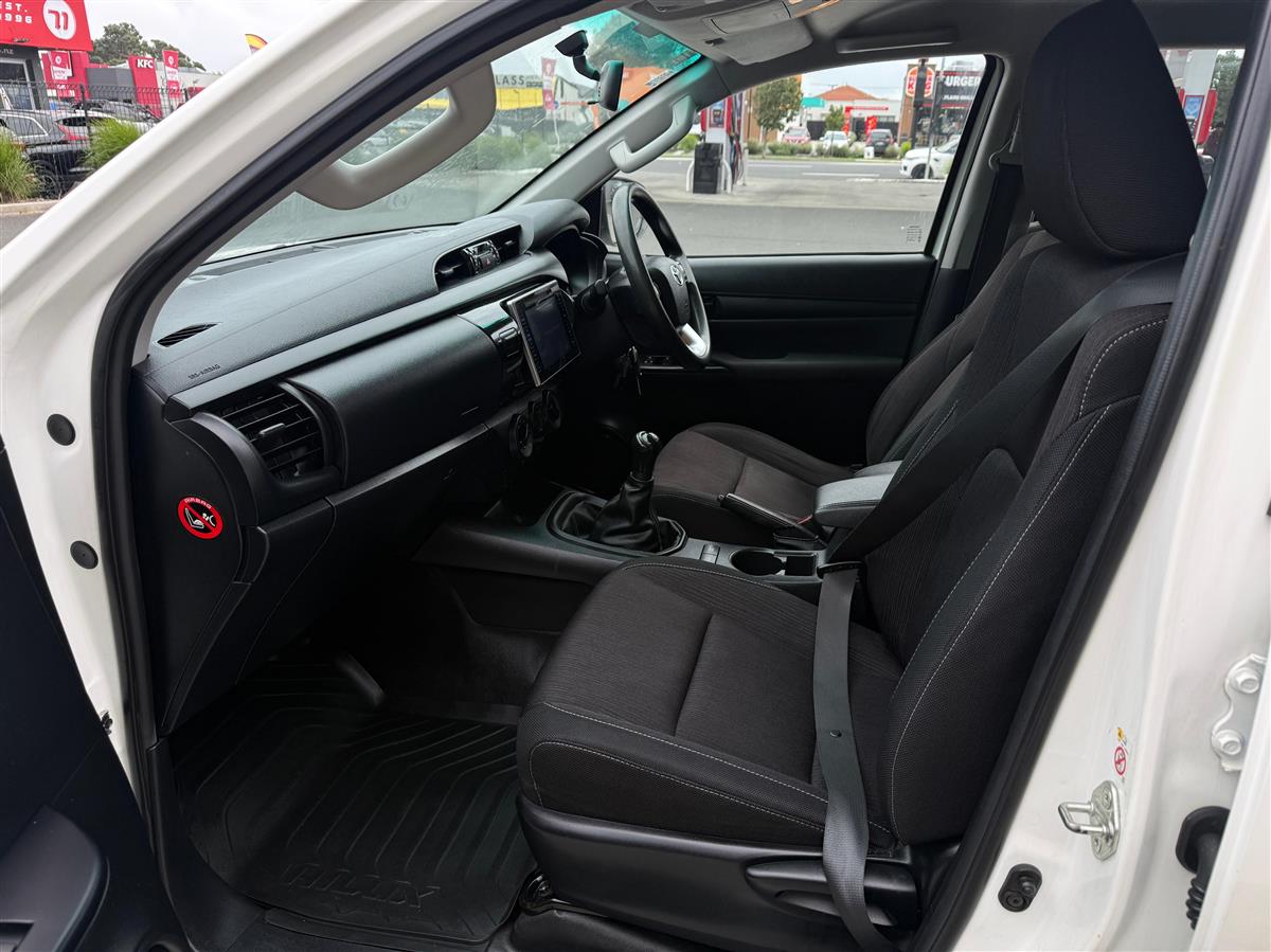2018 Toyota Hilux S TD DC 2.8D/5MT/UT Carousel 12