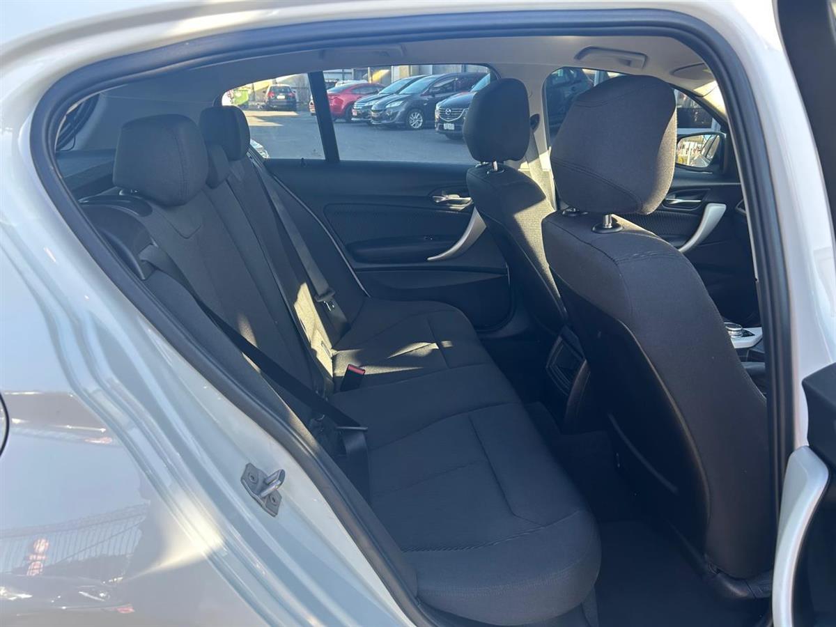 2016 BMW 118i Carousel 10