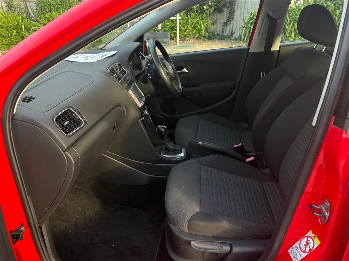 2011 Volkswagen Polo Carousel 8