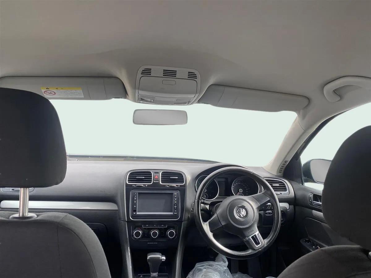 2010 Volkswagen Golf Carousel 9
