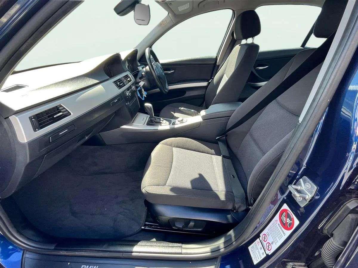 2010 BMW 320i Carousel 7