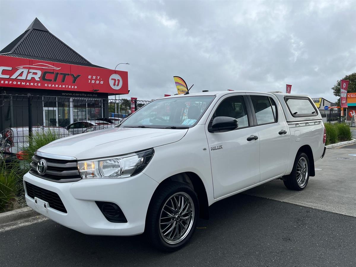 2018 Toyota Hilux S TD DC 2.8D/5MT/UT Carousel 1