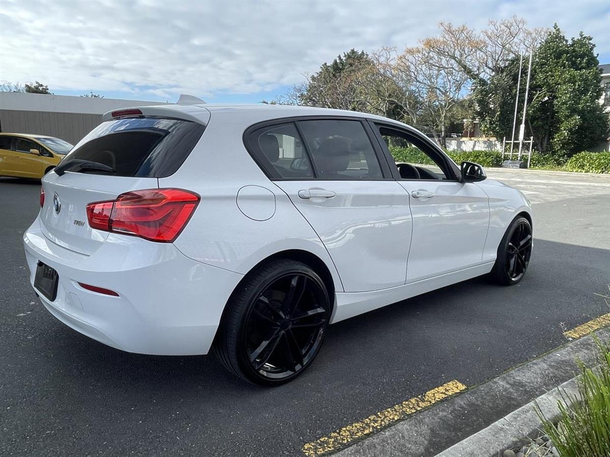 2016 BMW 118i Carousel 6