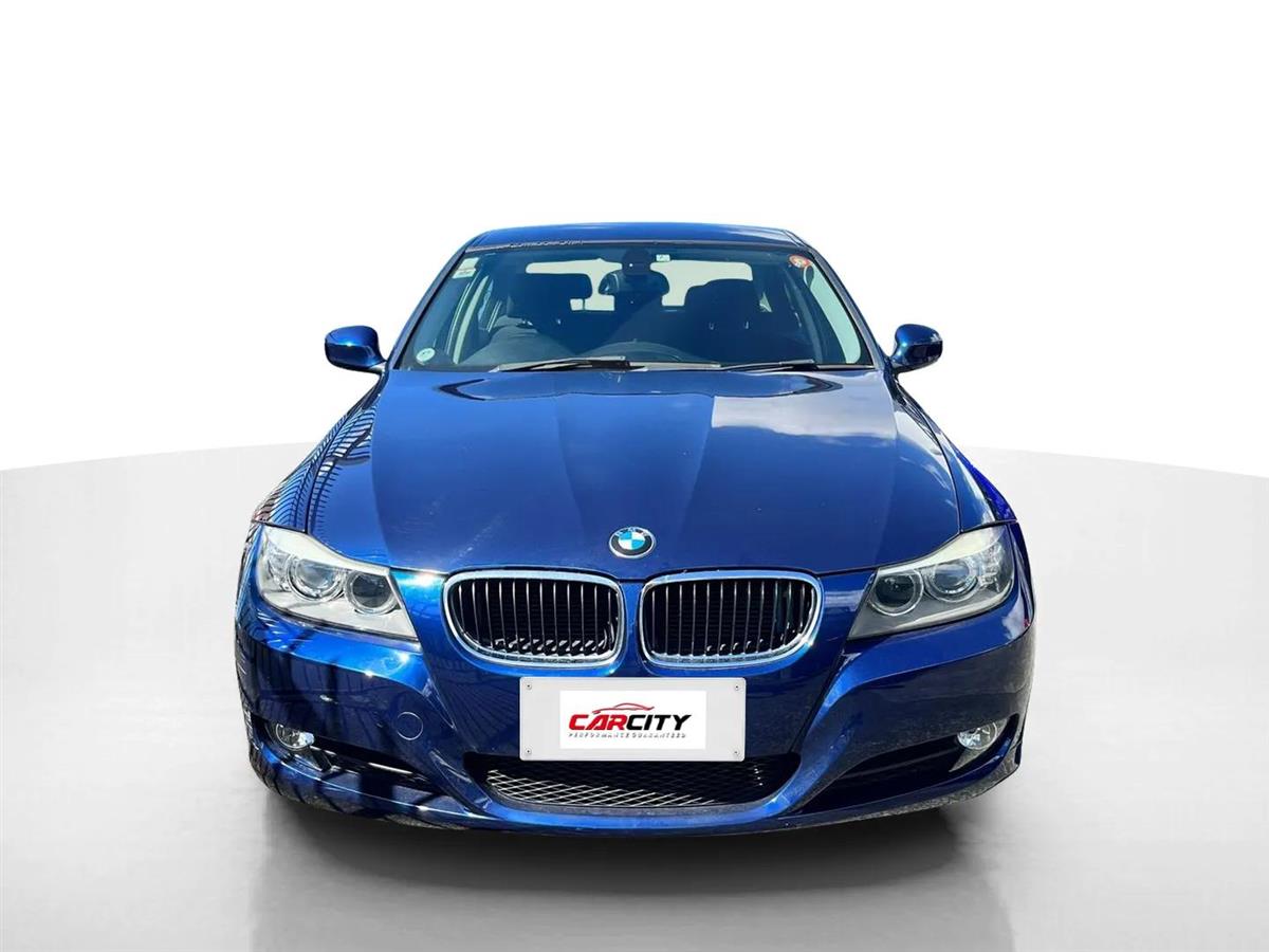 2010 BMW 320i Carousel 4