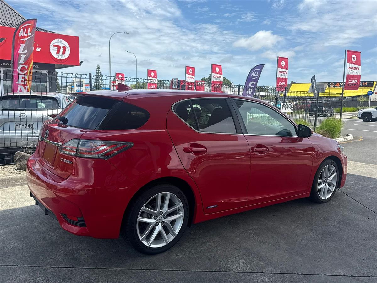 2017 Lexus CT 200h Carousel 4