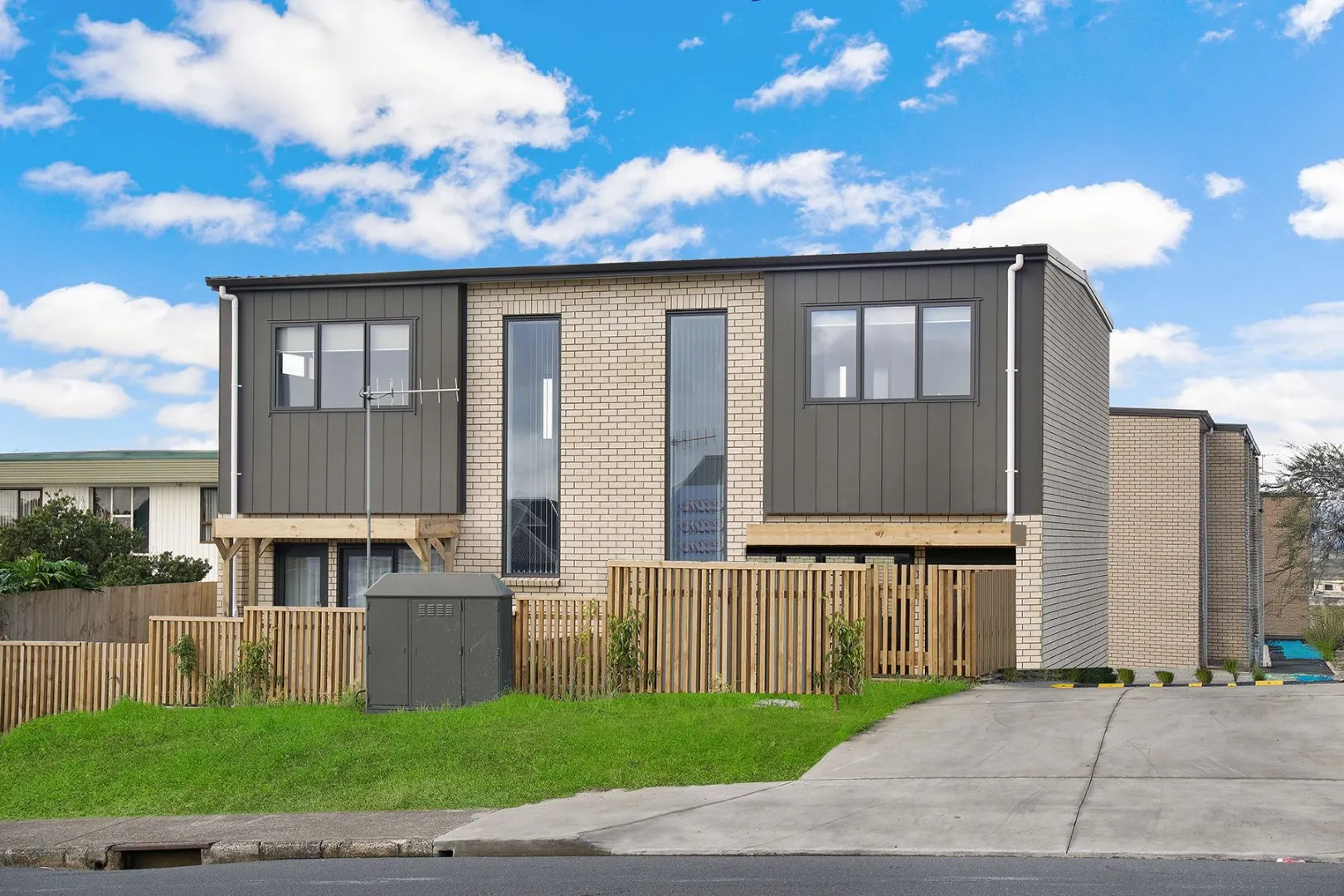2/65 Moire Road Massey, Massey, Auckland.