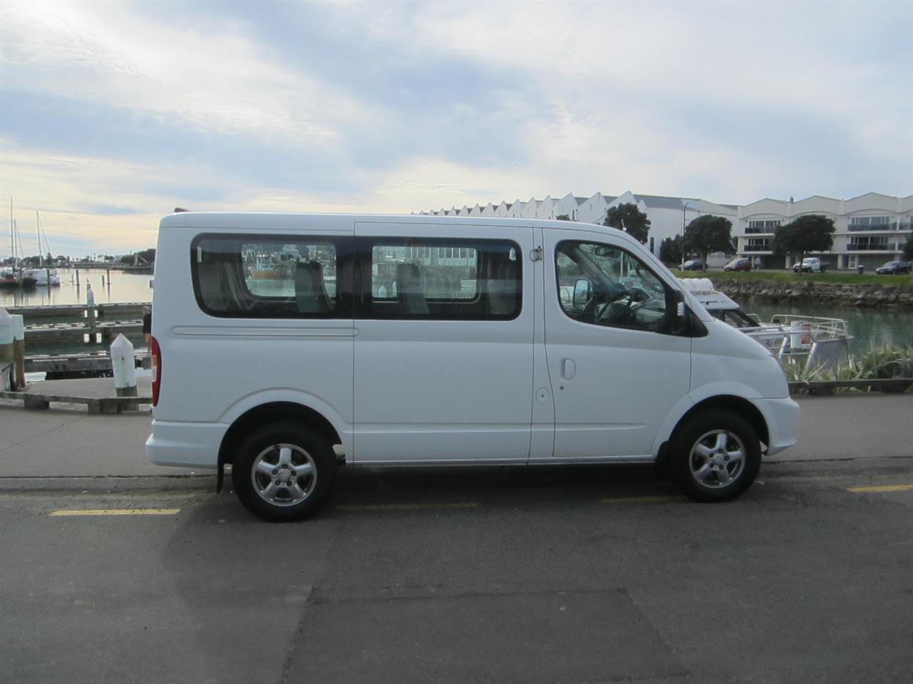2017 LDV V80 11 seater Mimibus 2.5 Auto Carousel 9