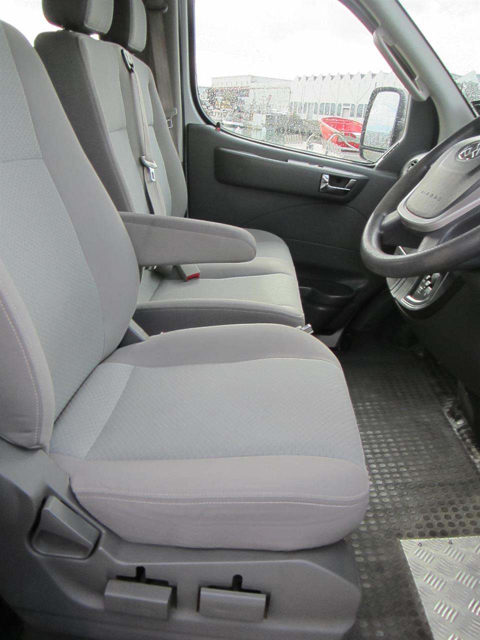 2017 LDV V80 11 seater Mimibus 2.5 Auto Carousel 10
