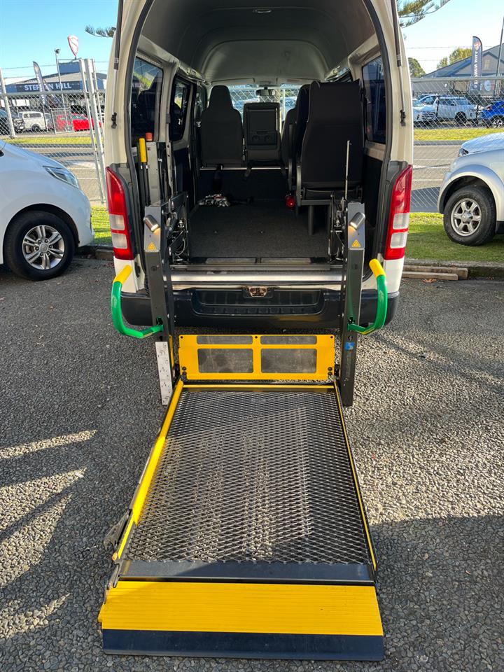 2004 Toyota REGIUS ACE Carousel 5