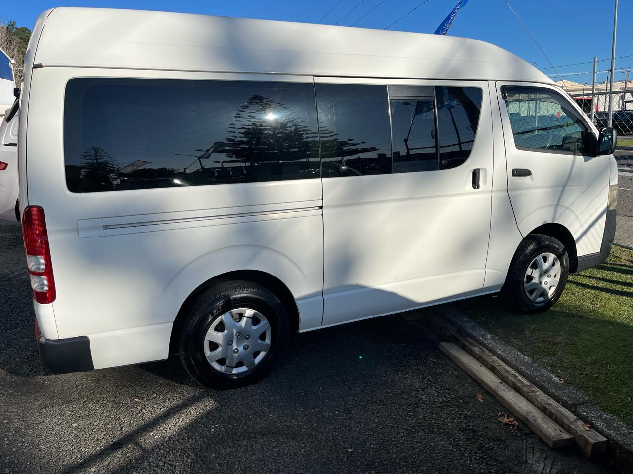 2004 Toyota REGIUS ACE Carousel 4