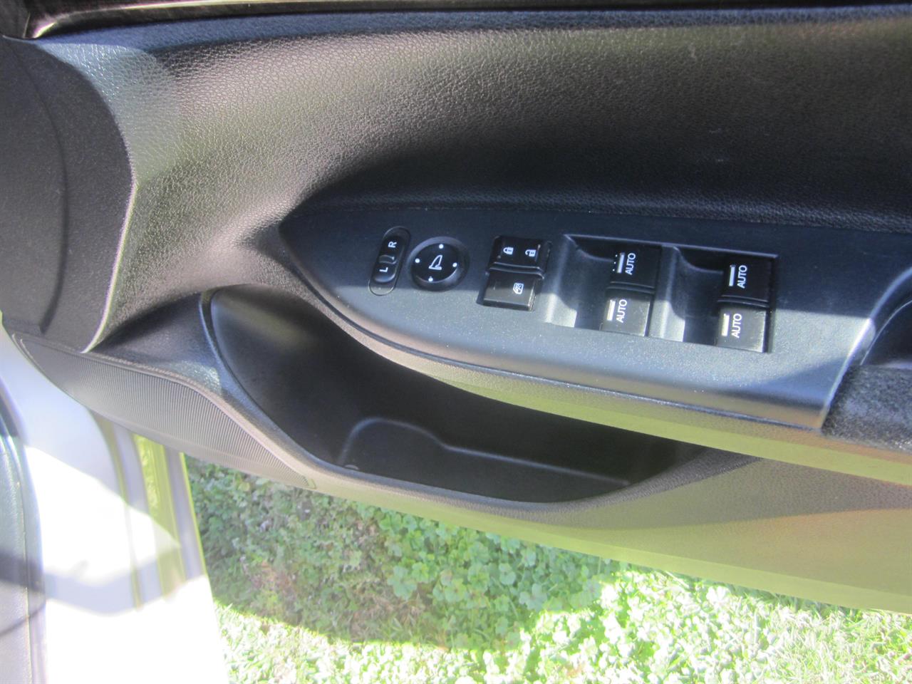 2013 Honda Accord S 2.4 Auto NZ new Low Kms Carousel 3