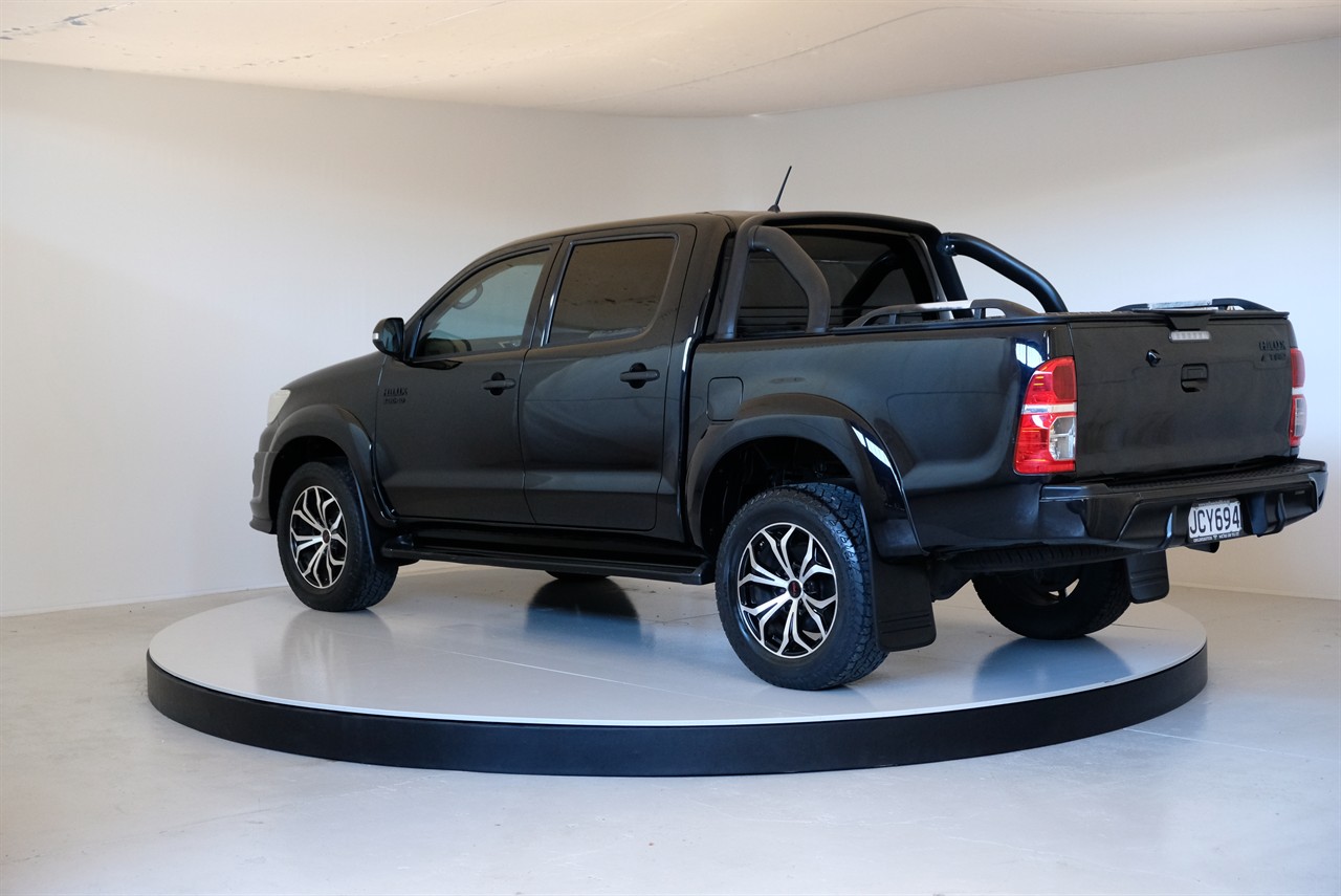 2015 Toyota hilux SR5TDDC 3.0D/4WD/5AT Carousel 13