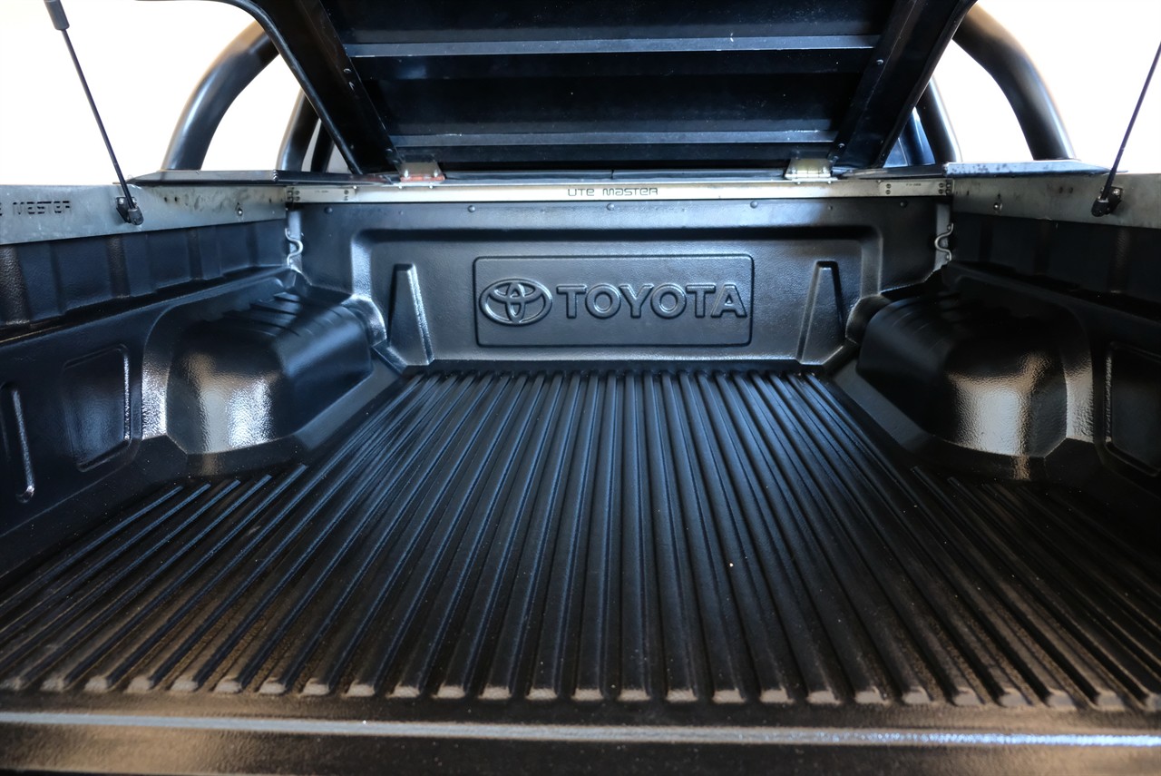 2015 Toyota hilux SR5TDDC 3.0D/4WD/5AT Carousel 14