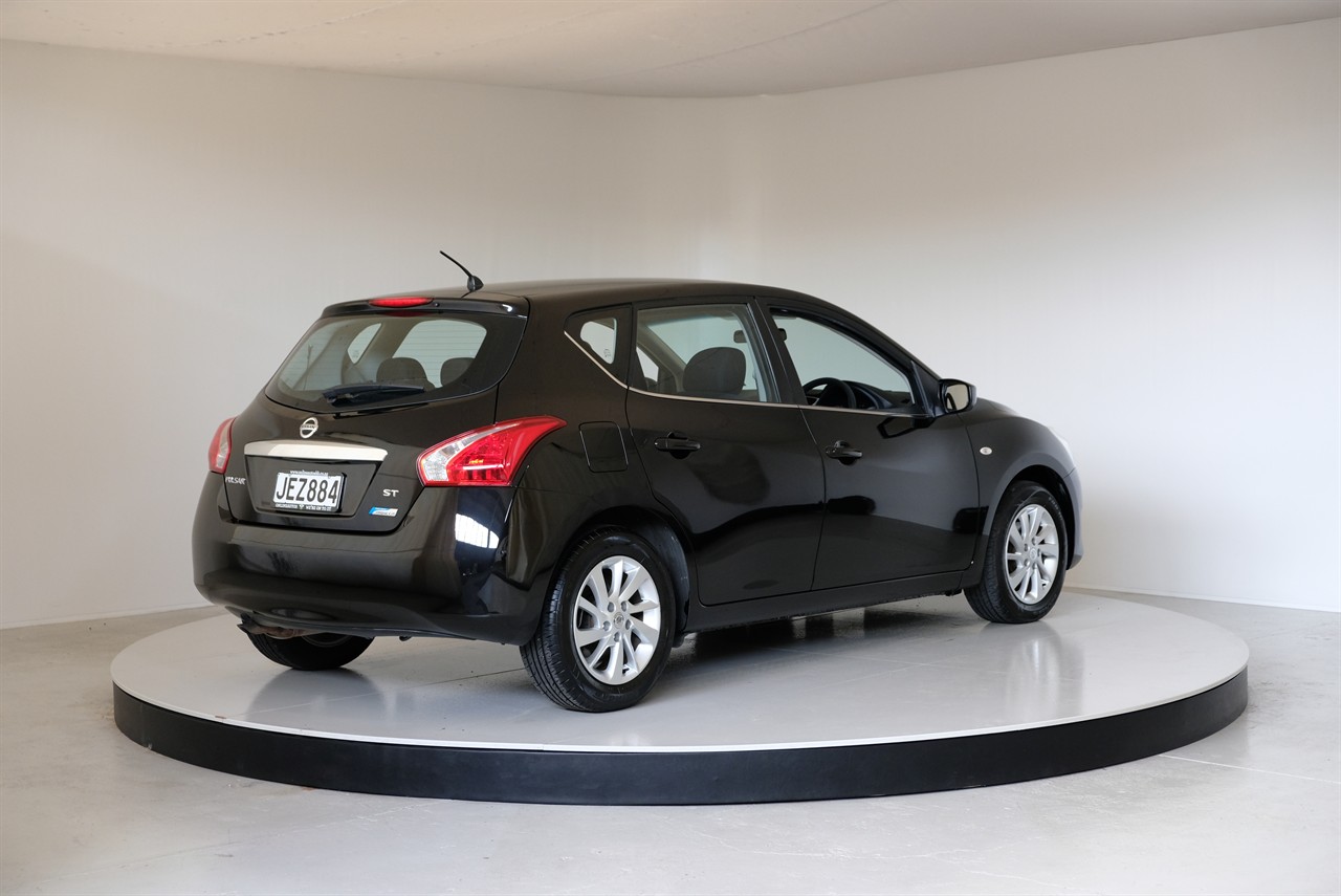 2015 Nissan Pulsar ST Carousel 10
