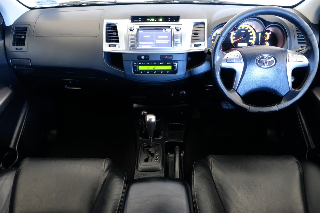 2015 Toyota hilux SR5TDDC 3.0D/4WD/5AT Carousel 16